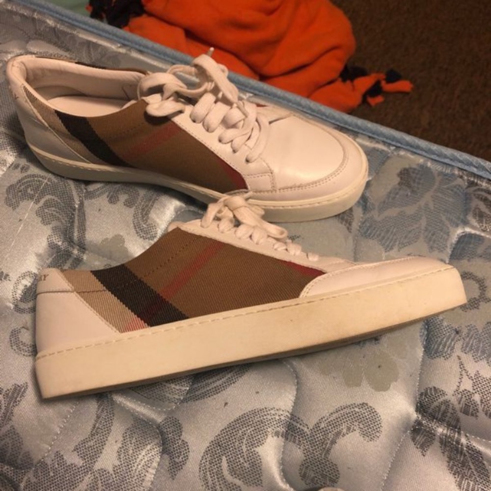 Burberry gym shoes